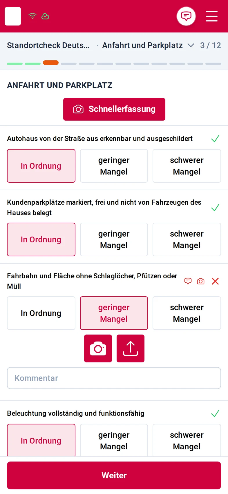 Schritt Anfahrt und Parkplatz, 3 von 12: fünf Prüfpunkte mit den Schaltflächen In Ordnung, geringer Mangel und schwerer Mangel; zwei sind in Ordnung, die Fahrbahn ist ein geringer Mangel und zeigt die Kamera- und Upload-Schaltflächen