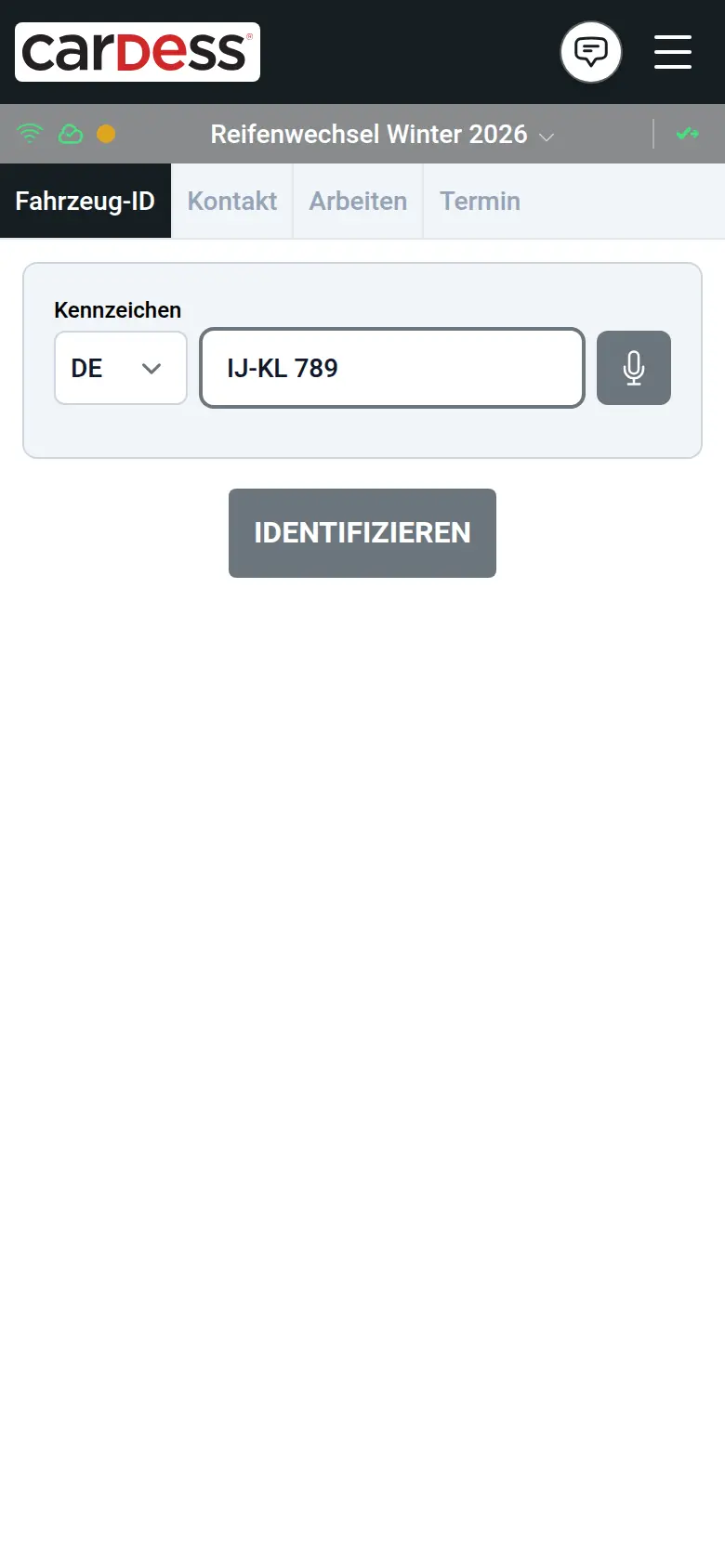 Fahrzeugschritt für Neukunden: Kennzeichenfeld mit Land DE und eingetipptem Kennzeichen IJ-KL 789, darunter der Button Identifizieren
